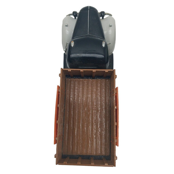 2) Matchbox Harley-Davidson 1937 International & 1941 Chevrolet Pickup + Engines - Picture 12 of 16